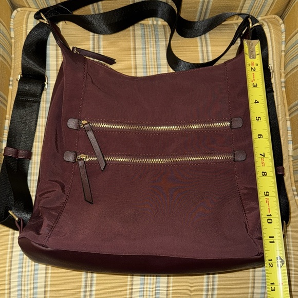Stylish SIMONS nylon shoulder bag in deep plum. Converts to backpack. Very clean - Picture 4 of 7